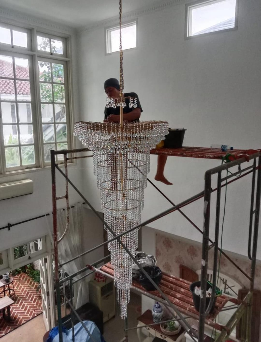 Lampu kristal sebagai ilustrasi pembersihan lampu kristal